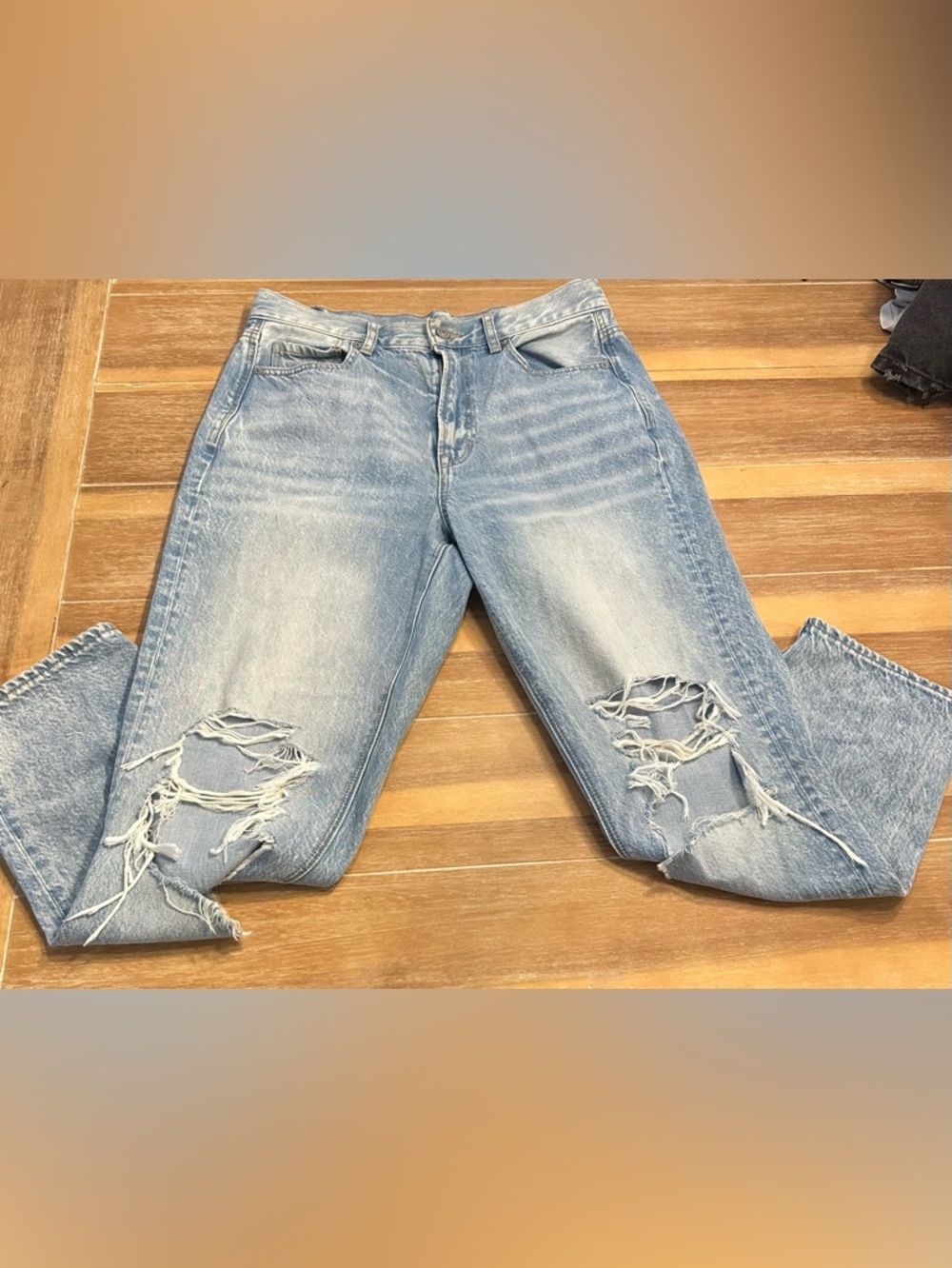 American Eagle Outfitters Light Blue Distressed Ankle Jeans